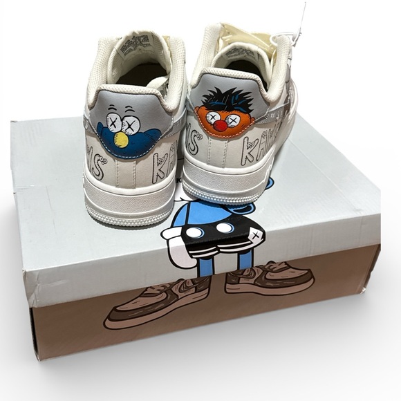Men’s Nike Air Force 1 KAWS Sneakers 11 mens - Picture 3 of 7